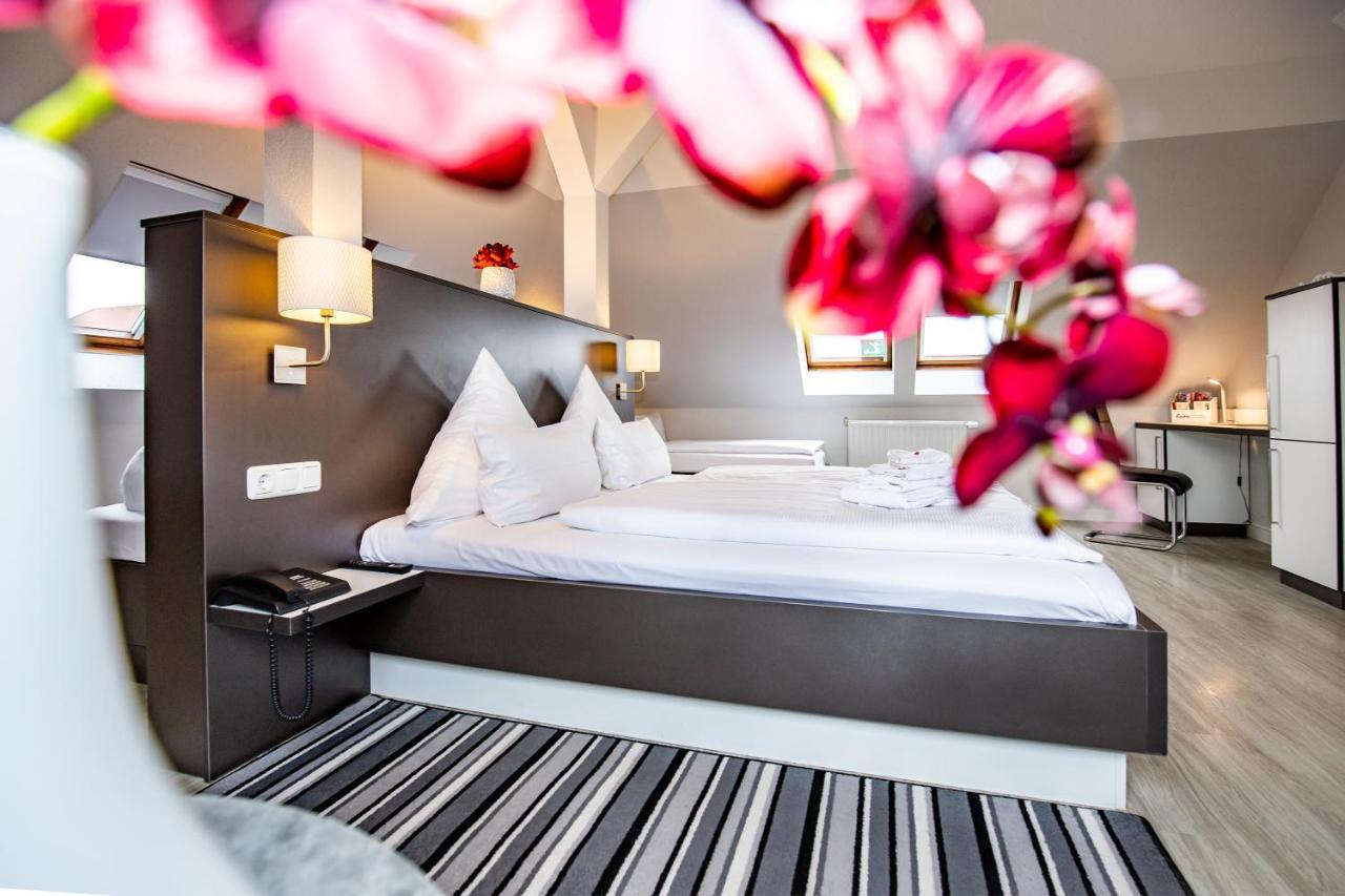 Hotel "Zur Muehle" Хойерсверда Экстерьер фото