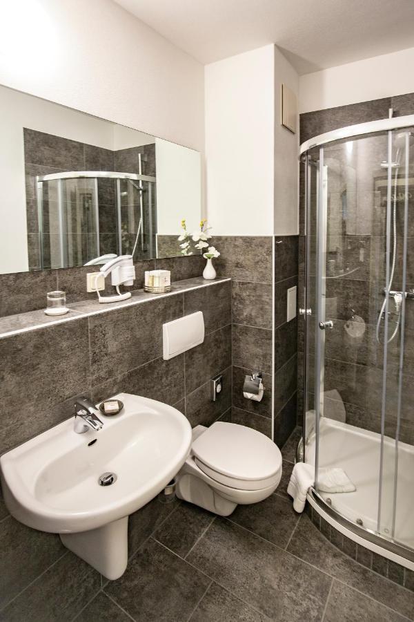 Hotel "Zur Muehle" Хойерсверда Экстерьер фото